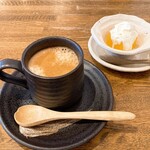 wawa和 - 食後に追加したコーヒーと定食についているデザートを並べてみました！
