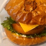 サカナノバーガー - チーズがとろり