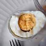カフェ ド ビーブル - 茹で卵の断面　煮すぎな感じ