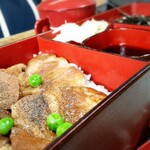 八千代 - そば豚丼(￥850)。丼と蕎麦をお手頃に食べれるのが嬉しいです！