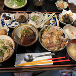 沖縄料理 新垣家 - 