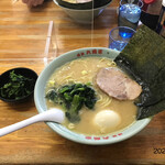 ラーメン六角家 - 中盛玉子ほうれん草増し