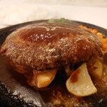 グリルさんばん - 迫力ある厚さですけど軽いんです