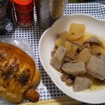 ベーカリー&カフェ シュシュ - 晩酌の友ウインナーロールフランスで一杯やります