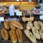 ベーカリー&カフェ シュシュ - こちらのパンもお酒のあてになりそう