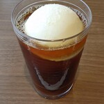 京都鉄道博物館 レストラン - 「アイスコーヒー」に「バニラアイス」をトッピングして