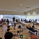 京都鉄道博物館 レストラン - 広々とした店内