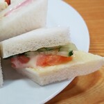 キッチンサン - トマト、きゅうりサンドイッチ