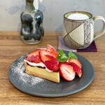 器とカフェあいいろ - 料理写真:苺のタルトset