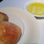 BRON RONNERY - パン2種 & オリーブオイル