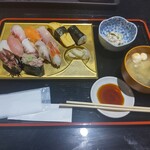 漁師寿司 由 - 大盛り握り寿司定食