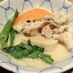 京家 きよみず - 米沢豚，京水菜，九条葱，生麩の豆乳小鍋（取り分けました）