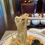 ホテルオークラ 中国料理「桃花林」 - 五目焼そば２０６８円。こちらの麺が好みにピッタリで、とーっても気に入っています（╹◡╹）（╹◡╹）