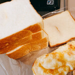 Ｂｒｅａｄ Ｃｒａｆｔ　オオウラ - ミルク食パン440円(1斤税込)ソフトチーズ170円(税込)