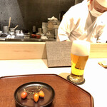 分とく山 - ウェルカムプレートは小さな柿　食べられません