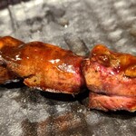 Hiroshima Yakitori Torinokura - ⑤レバー(血肝)(高宮熟成鶏)【タレ】
      タレでしたが、血肝なので臭みを感じました。
      内臓系は食材の持つ力の差が出ますね。
      マジで廣島赤鶏にならないかしら？