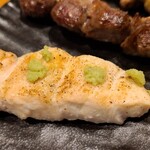 Hiroshima Yakitori Torinokura - ②ささみ(高宮熟成鶏)【塩】、山葵のせ
                      個人的にはしっとり系のレアが好きなので、火入れが強く潤いが足りなく感じましたが、広島では良い方かと思う