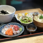 おさかなキッチン11月24日 - 海鮮丼定食1,000円税込はお得！