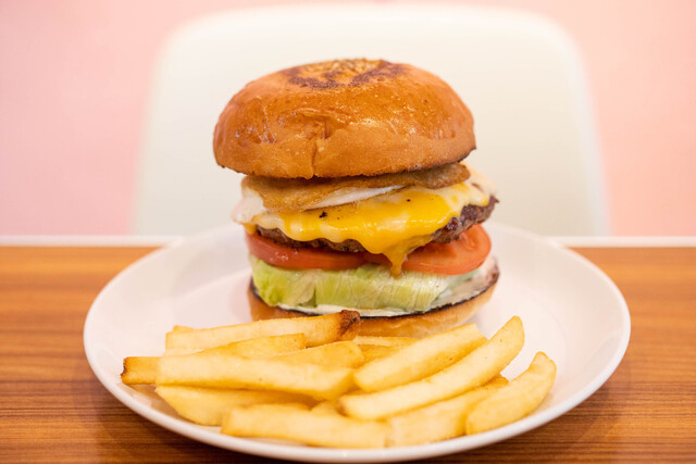 【A3サイズ（約30×42cm）】【lm-poster-5746】【フレーム付き】ハンバーガーポスター アメリカンポスター ハンバーガー アート レトロデザイン EAT ME TASTY カフェ装飾 イラスト