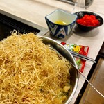 お好み焼き てな - シーフードもんじゃに切りイカ、紅生姜、ベビースター、生卵トッピング