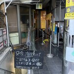SPICY CURRY 魯珈 - すごい狭い通路です