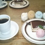 窯右衛門 - ブレンド珈琲、ティラミス。