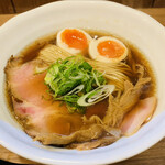 ラーメン 健やか - 味玉醤油と貝のラーメン