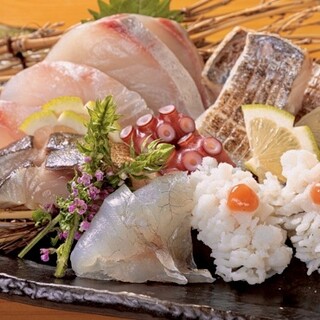 《Carefully selected from Toyosu Market and local markets》Enjoy the proud fresh fish of the owner