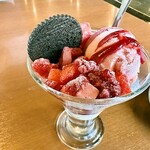 しゃぶしゃぶ温野菜 -  ベリーのパフェ フランボワーズソース