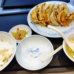 ぎょうざの満州 - 【2023.1.6(金)】ダブル餃子定食(並盛)700円