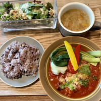 やさいの王様 用賀店 - 完熟トマト煮込みの玉葱ハンバーグプレート(30種ドリンクバー付き)¥1580