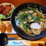 あんじゅ庵 - 令和5年1月
            山菜うどん 720円
            唐揚げ＋いなり寿司セット 250円