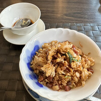 家寶 跳龍門 - 香港式腸詰と干し豚肉の土鍋ご飯をよそったもの。お焦げたくさん 家寶 跳龍門 - 香港式腸詰と干し豚肉の土鍋ご飯をよそったもの。お焦げたくさん