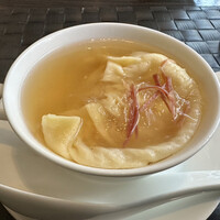 家寶 跳龍門 - フカヒレ入りスープ餃子 家寶 跳龍門 - フカヒレ入りスープ餃子