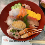 回転寿司 魚どんや - 地魚海鮮チラシ寿司 2000円。