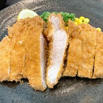 とんかつ 吉兆 - なかなかの肉厚