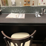 欧風カレー ガヴィアル - 私の席。カウンターも居心地が良かったです。