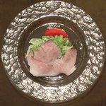 チェルバイア - プランツォＡ　1200円 の自家製ハムとサラダ