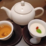 鼎’s by JIN DIN ROU - ジャスミン茶とミニ杏仁豆腐
