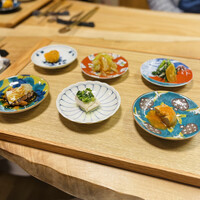 中国料理 にいくら - アヒルとかぼちゃ
                    クラゲと空芯菜、ちしゃとう
                    春菊と紹興酒からすみ
                    牛の脛肉とハチノスの麻辣ソース
                    匠大山鶏葱生姜ソース
                    あん肝辛味ソース