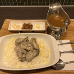 欧風カレー ガヴィアル - 牡蠣カレー１６００円。じゃがいもなしでお願いしました。濃厚なカレーソースがチーズライスとマッチして、とても美味しかったです（╹◡╹）（╹◡╹）。シーフードカレーの方が好みでした（笑）