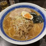 中華そば べんてん - 味玉半分を投入！