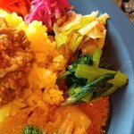 Futakobu Shokudou - ■ご飯もの３種盛り+いろいろ野菜のおかず
      ・柚子胡椒のグリーンカレー
      ・牡蠣入りキーマカレー
      ・海老とタケノコのココナッツカレー