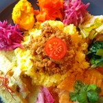 Futakobu Shokudou - ■ご飯もの３種盛り+いろいろ野菜のおかず
                        ・柚子胡椒のグリーンカレー
                        ・牡蠣入りキーマカレー
                        ・海老とタケノコのココナッツカレー