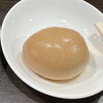 中華そば べんてん - 味玉は半分にして