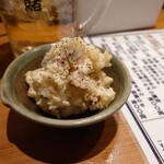 Shingitai sakaba - 燻製鴨といぶりがっこのポテトサラダ450円 202301