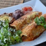 Rosshies - アメリカ人に１番人気　テックスメックス（テキサスメキシカン料理）の　エンチェラーダ！タコミートとお豆、チーズをオーブンで焼き上げました！