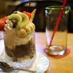 ヴァンヴェール珈琲 - チョコレートパフェ(500円)