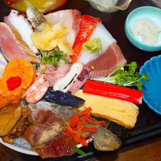 魚芳 旬鮮道場 - 料理写真:海鮮丼1500円ご飯400g