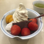 Mihashi - 苺クリームあんみつ 960円（税込）